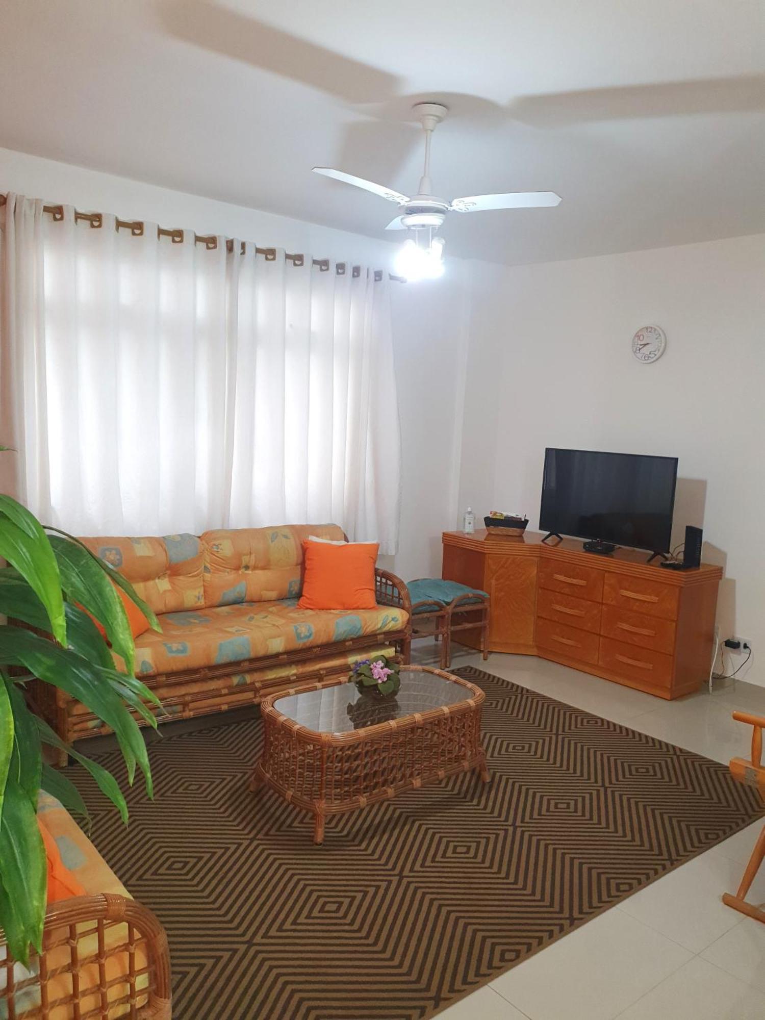 Apartment Na Enseada - A 5 Minutos A Pe Da Com Wi-fi E Tv A Cabo *